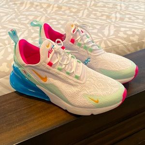 Women’s Nike 270 size 10 like new